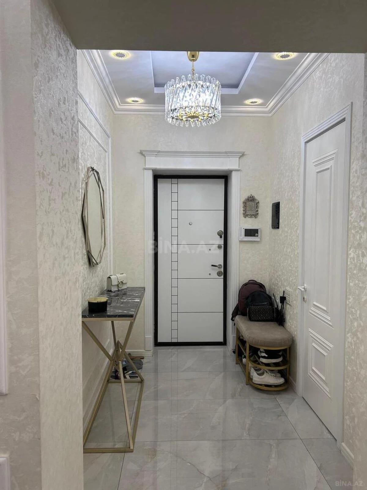 Satılır 3 otaqlı mənzil 148 m²
