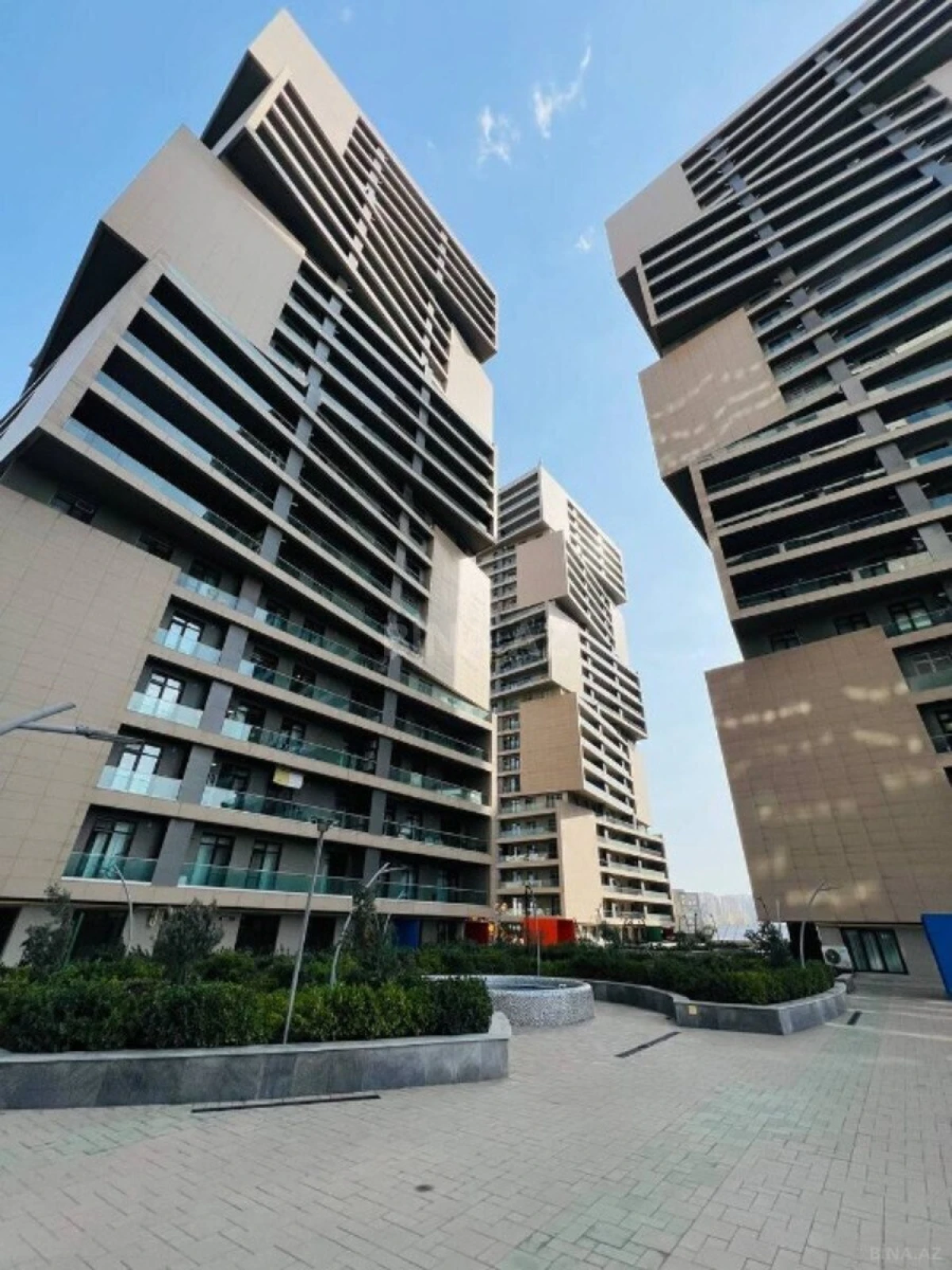 Satılır 3 otaqlı mənzil 148 m²