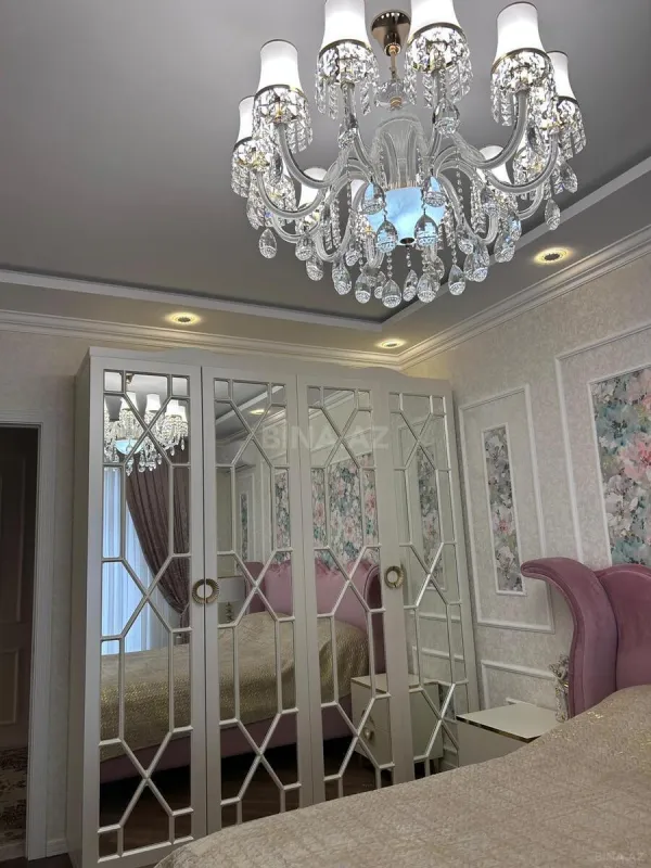 Satılır 3 otaqlı mənzil 148 m²