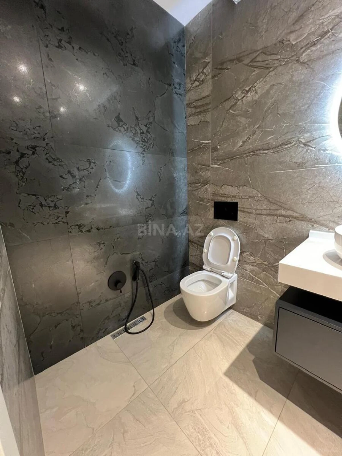 Kirayə verilir 2 otaqlı mənzil 70 m²