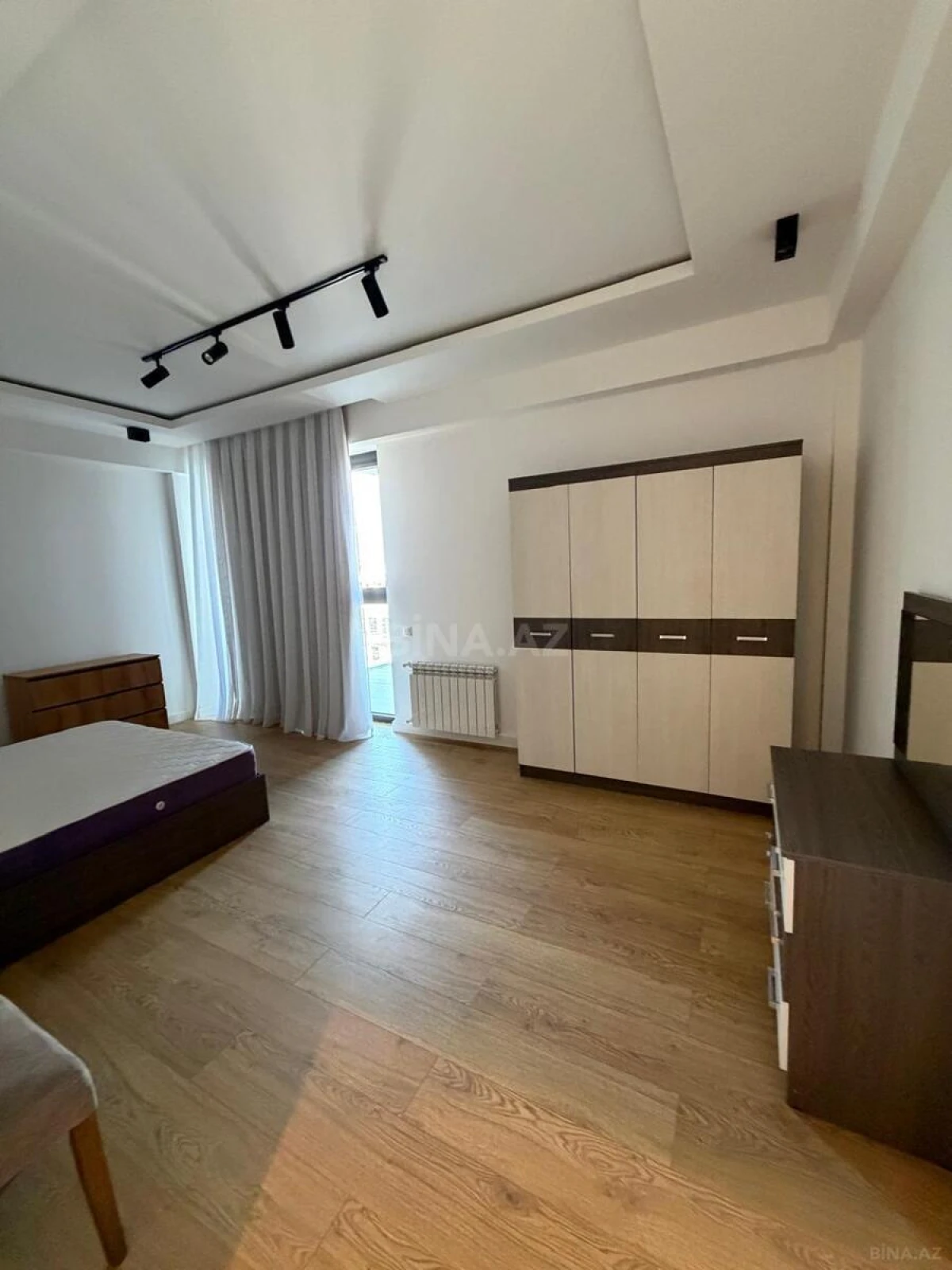 Kirayə verilir 3 otaqlı mənzil 150 m²