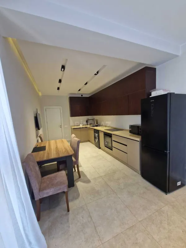 Kirayə verilir 3 otaqlı mənzil 150 m²