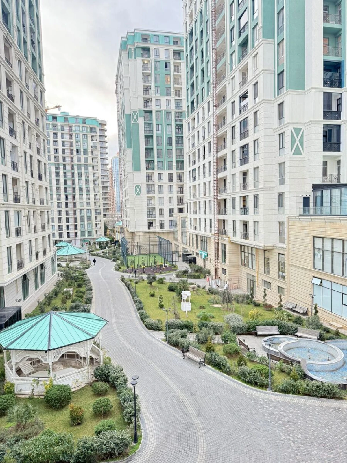 Satılır 2 otaqlı mənzil 92 m²
