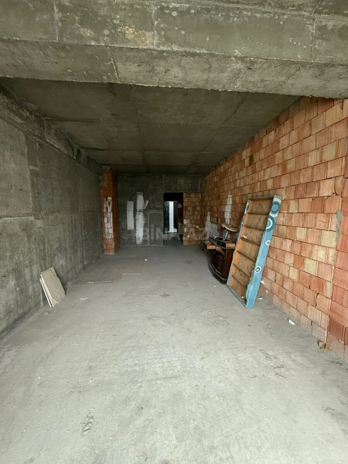 Satılır 2 otaqlı mənzil 92 m²