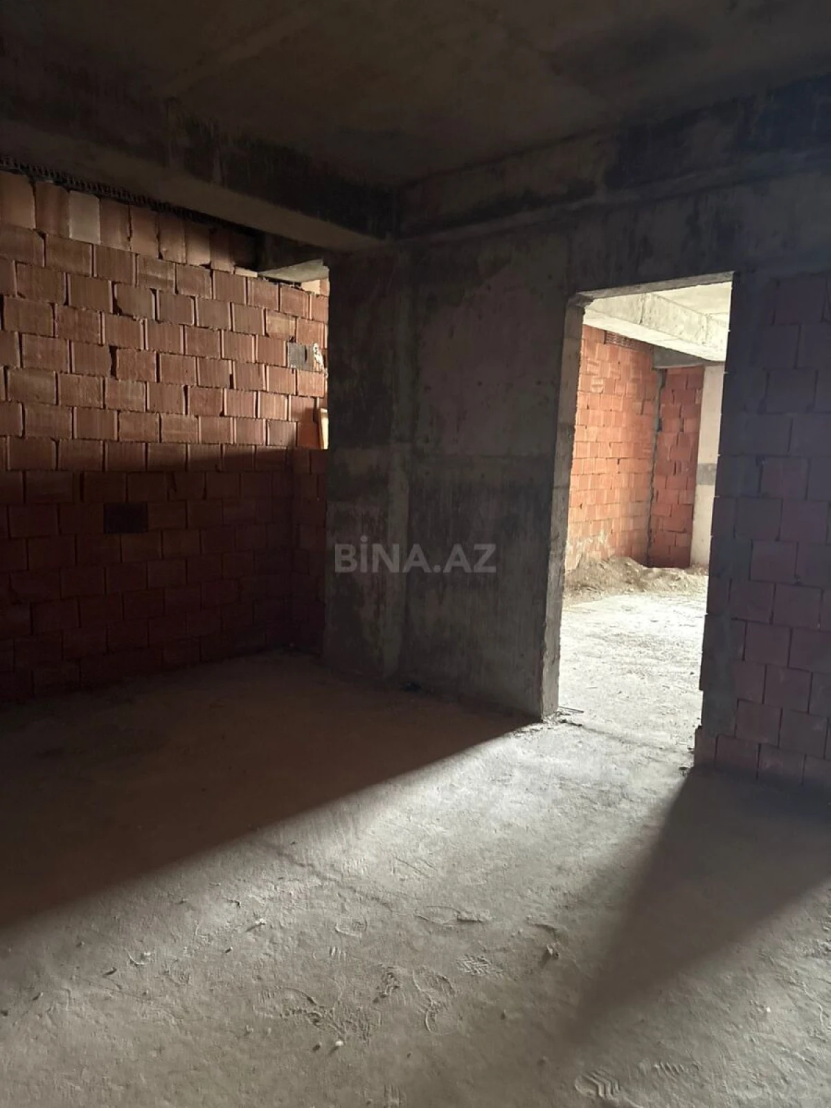 Satılır 2 otaqlı mənzil 92 m²