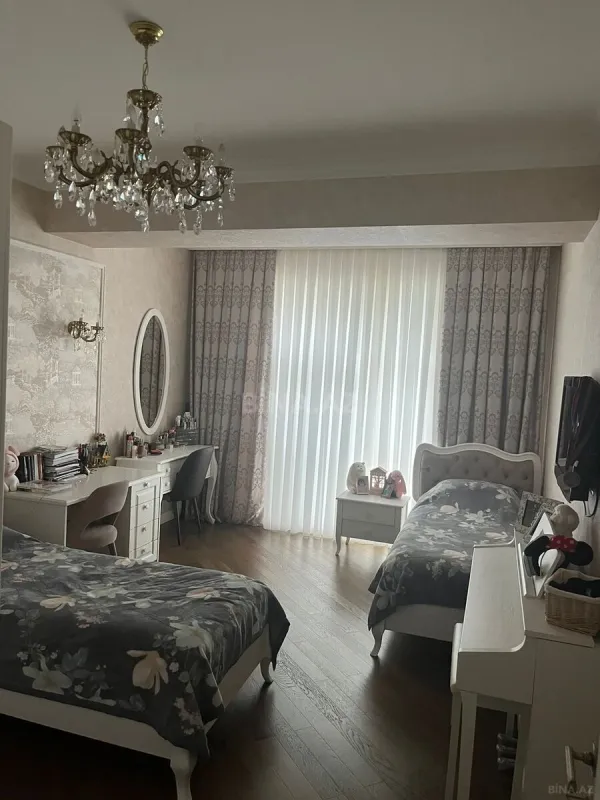 Kirayə verilir 4 otaqlı mənzil 160 m²