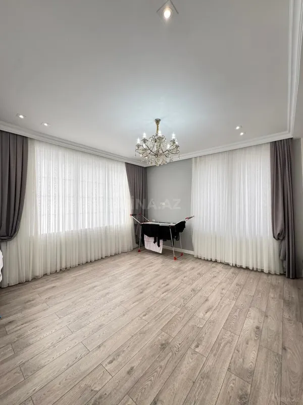 Satılır 6 otaqlı həyət evi 400 m²