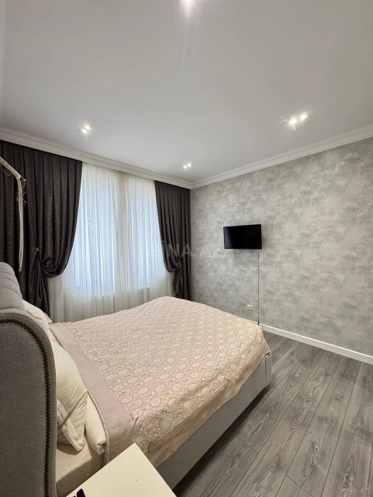 Satılır 6 otaqlı həyət evi 400 m²