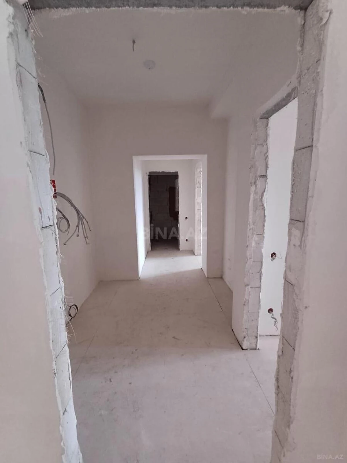 Satılır 2 otaqlı mənzil 73 m²