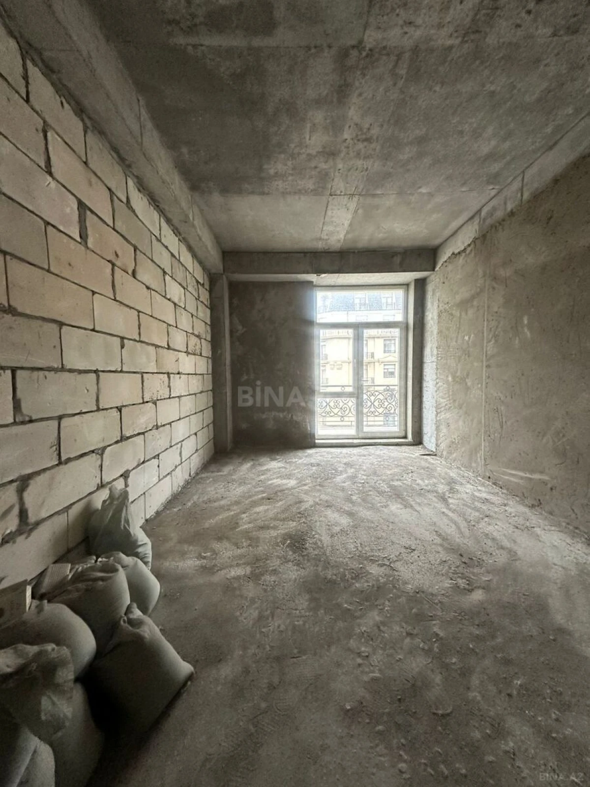 Satılır 3 otaqlı mənzil 123 m²