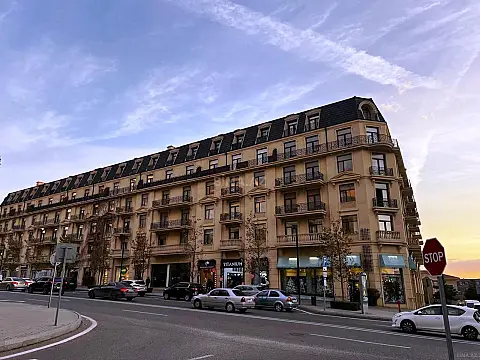 Satılır 3 otaqlı mənzil 123 m² — Bakı, Yeni Günəşli 3 otaq 123.00 m²