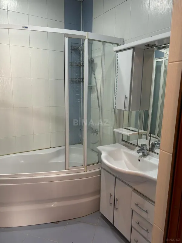 Kirayə verilir 3 otaqlı mənzil 130 m²