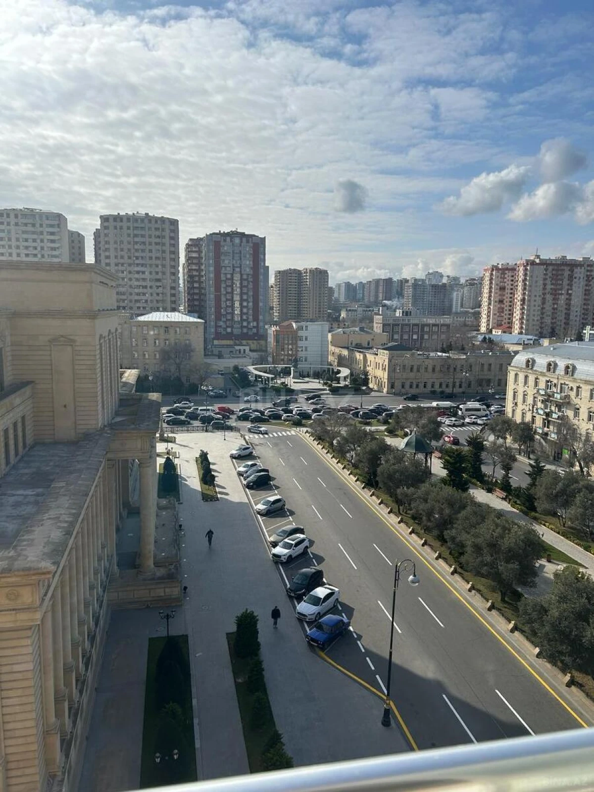 Kirayə verilir 3 otaqlı mənzil 130 m²