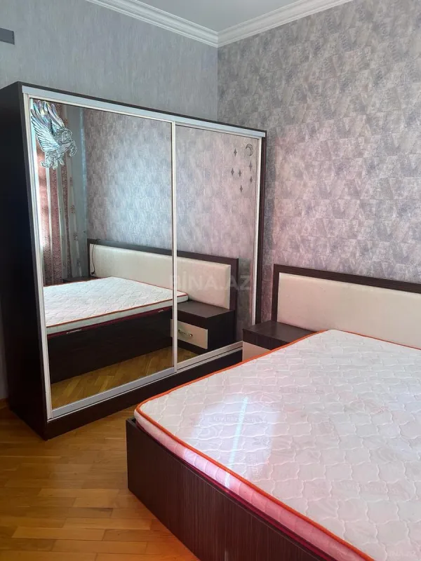 Kirayə verilir 3 otaqlı mənzil 130 m²