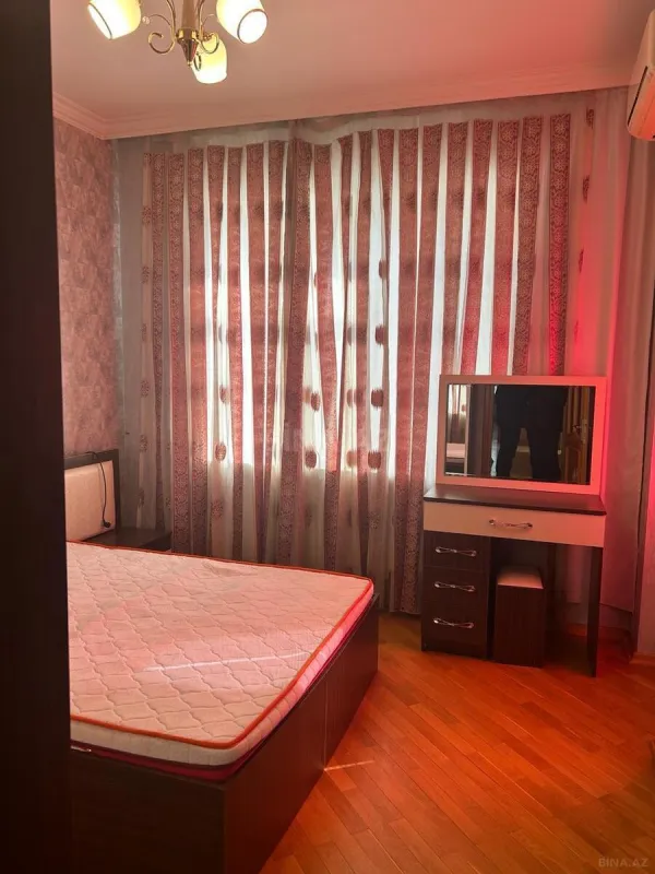 Kirayə verilir 3 otaqlı mənzil 130 m²