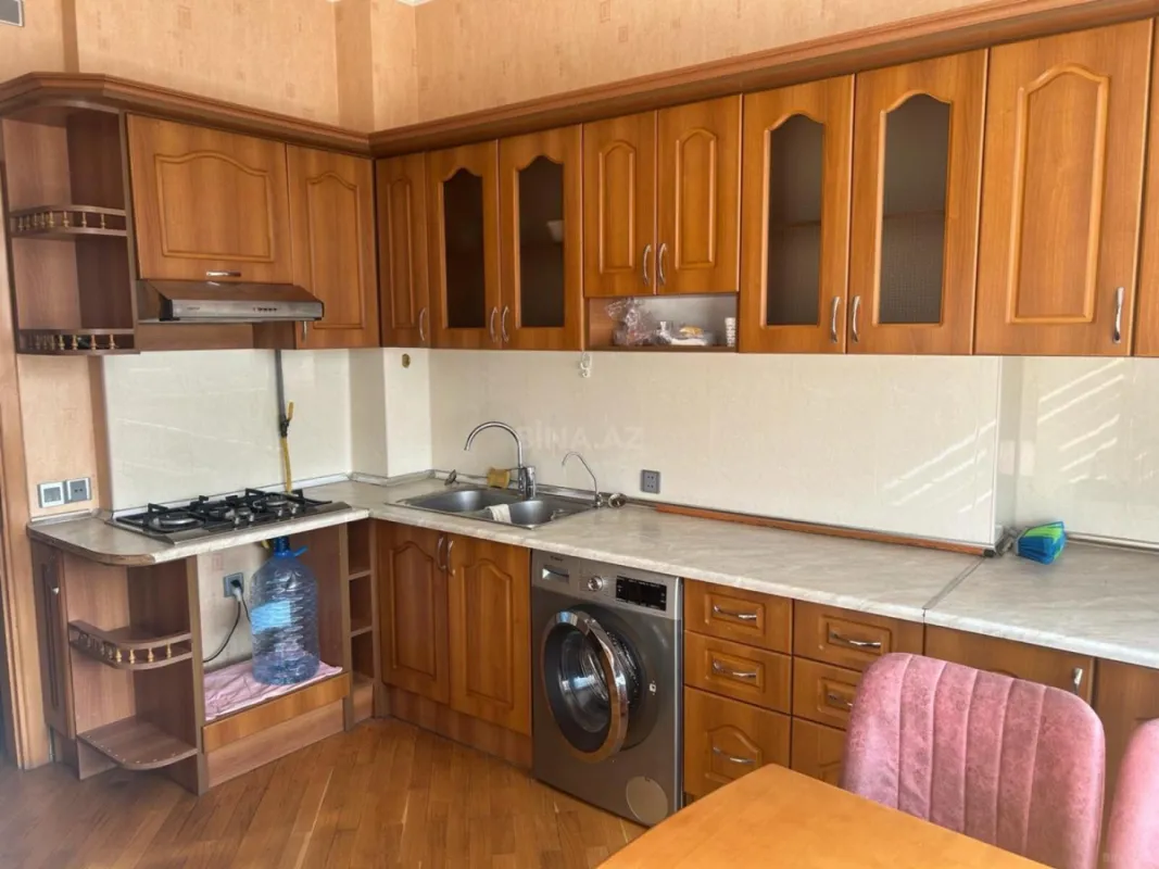 Kirayə verilir 3 otaqlı mənzil 130 m²