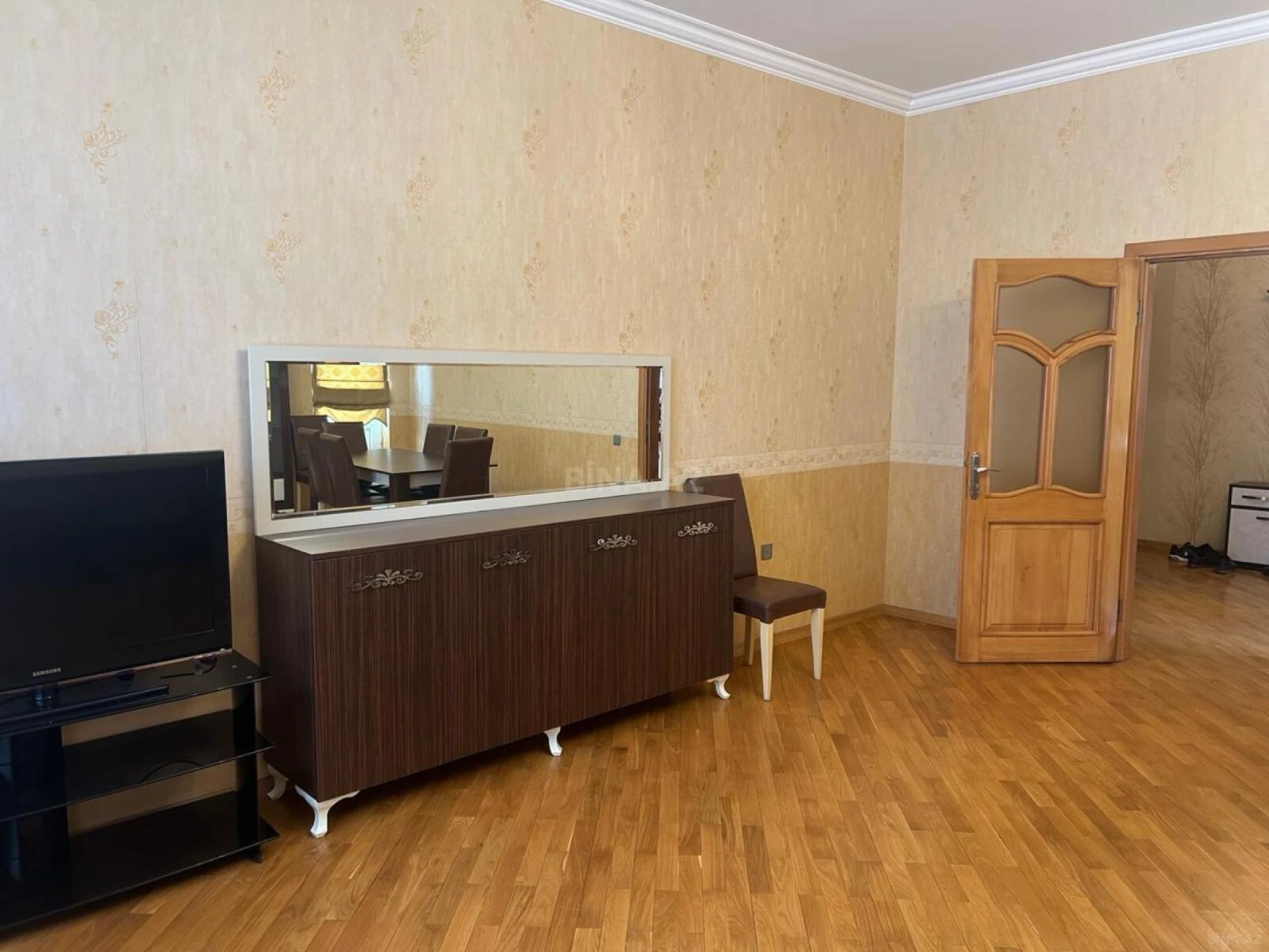 Kirayə verilir 3 otaqlı mənzil 130 m²