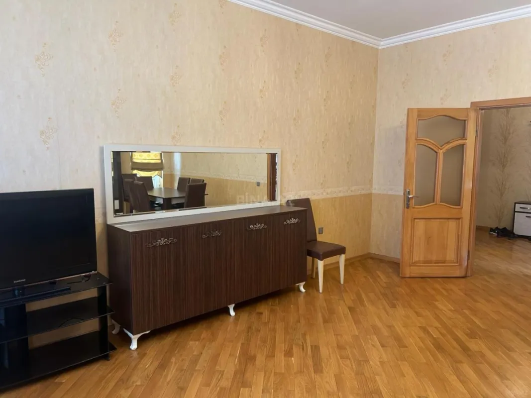 Kirayə verilir 3 otaqlı mənzil 130 m²