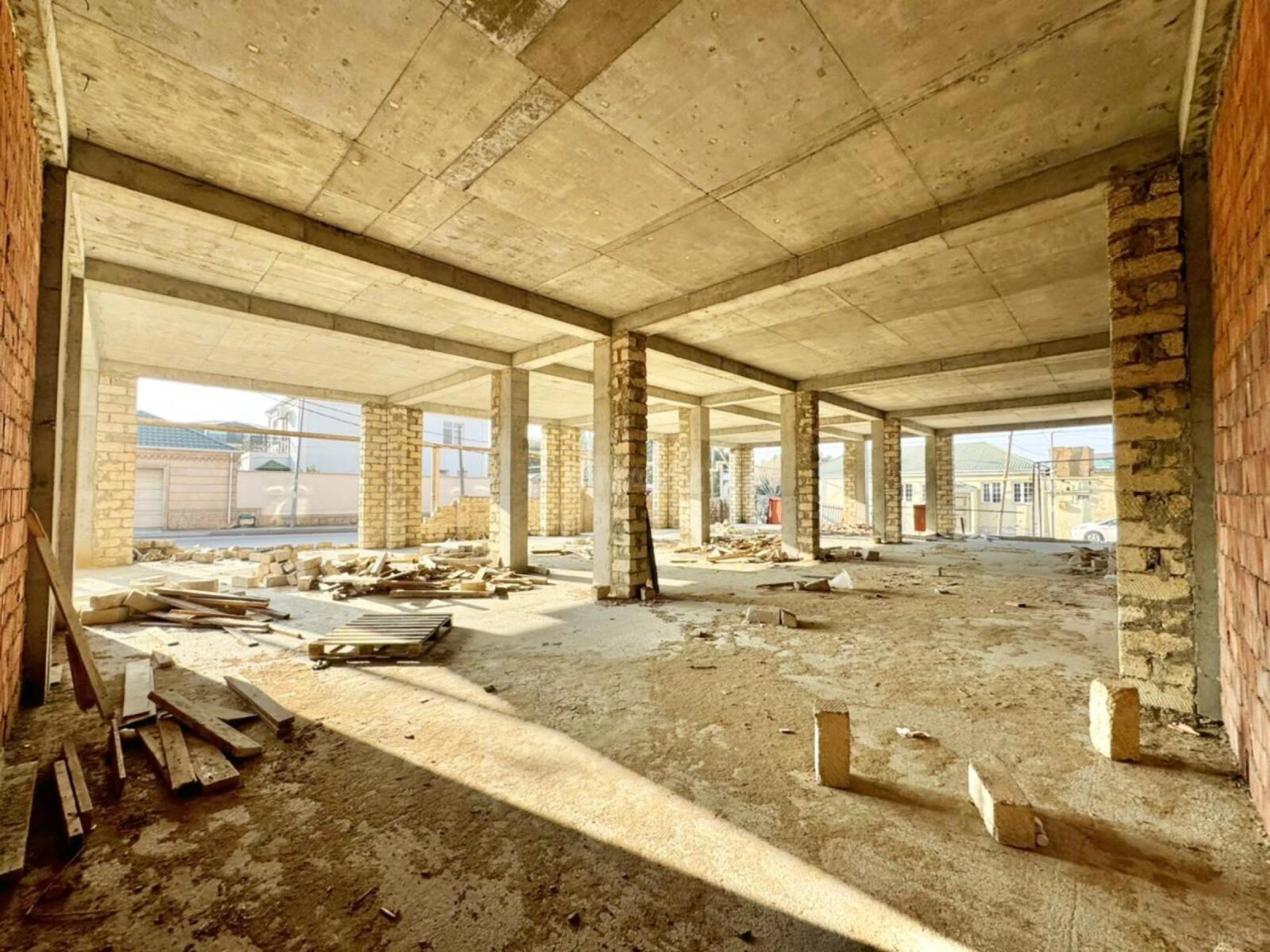 Satılır obyekt 1800 m²