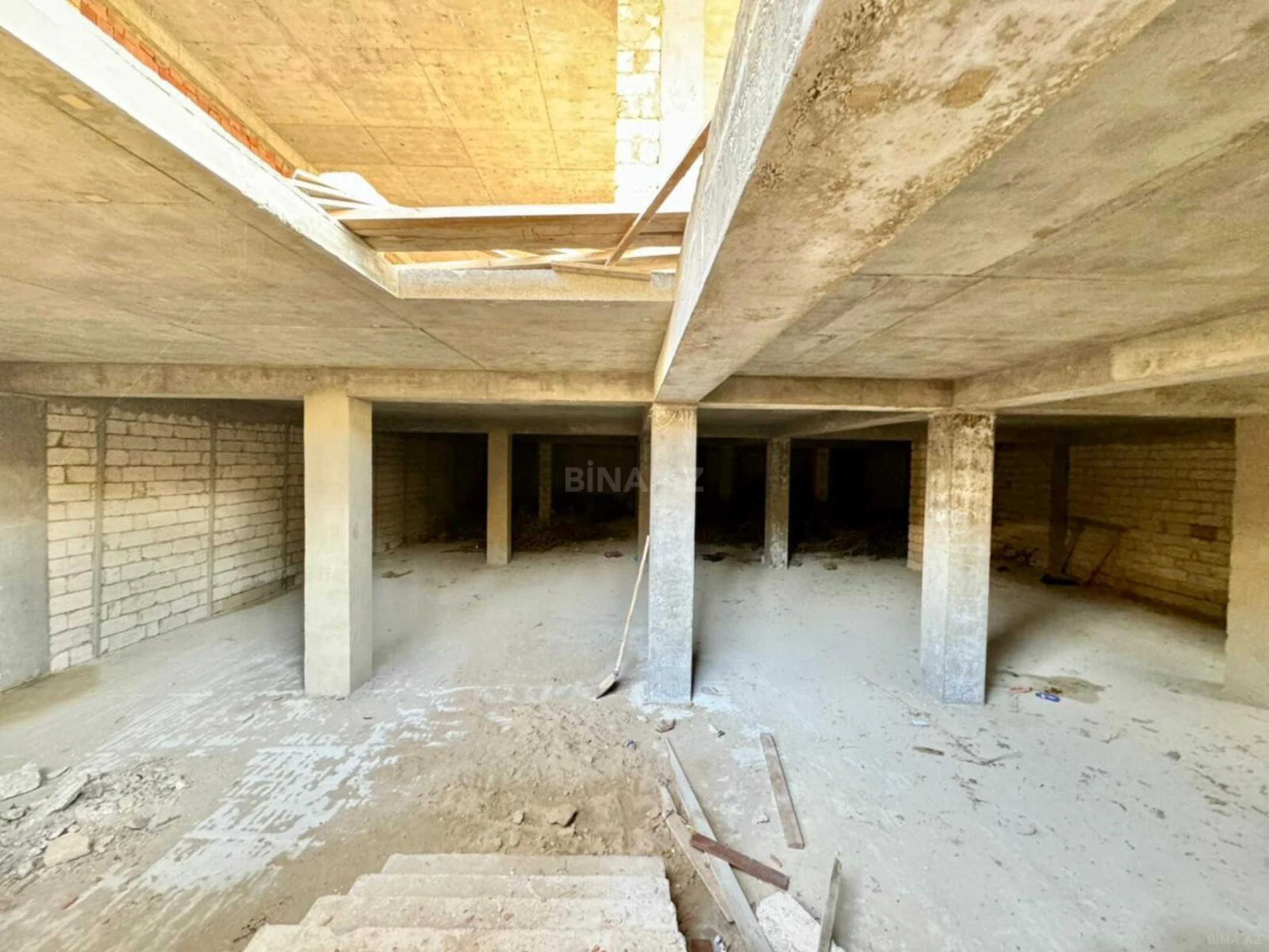 Satılır obyekt 1800 m²