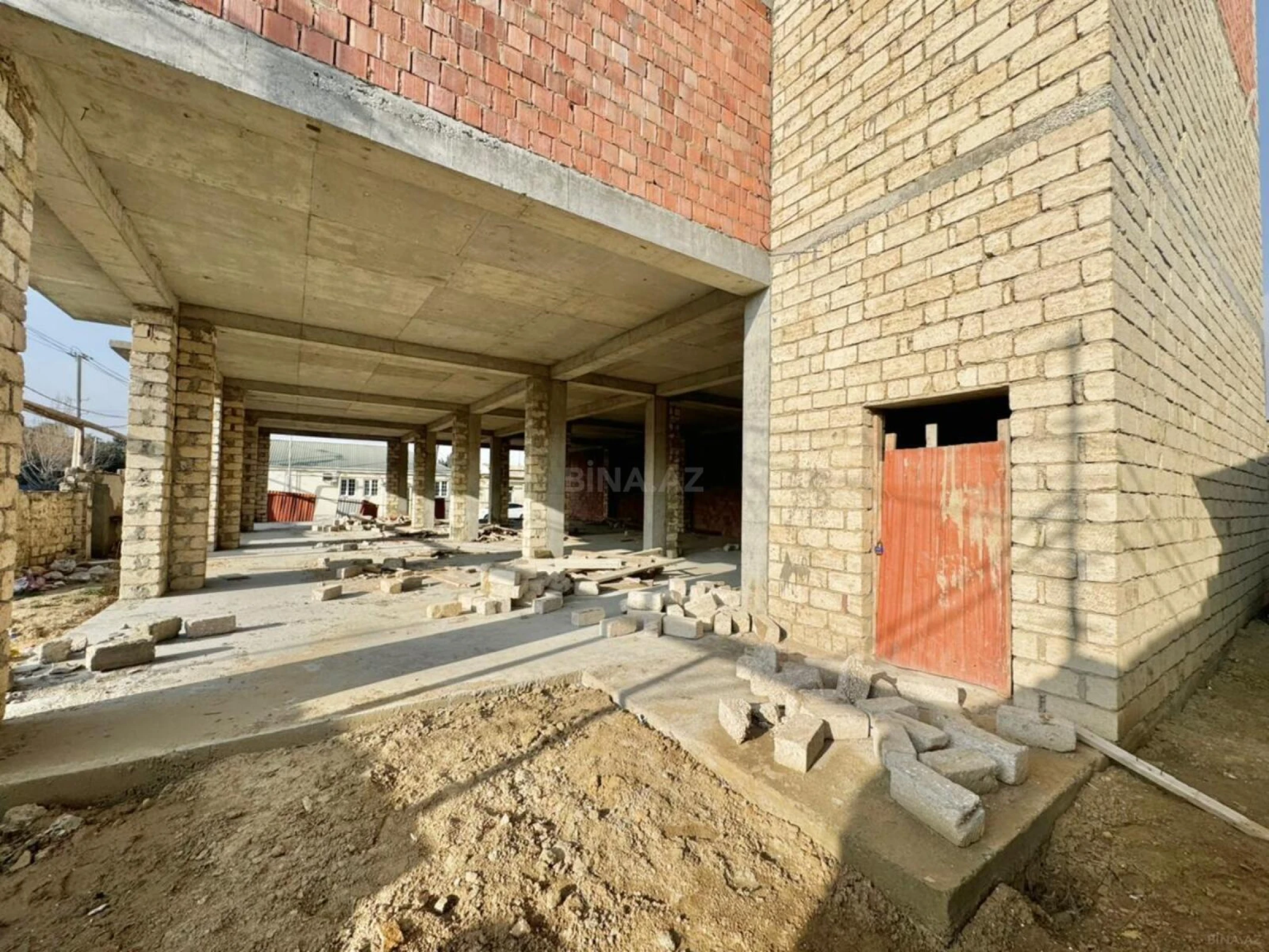 Satılır obyekt 1800 m²