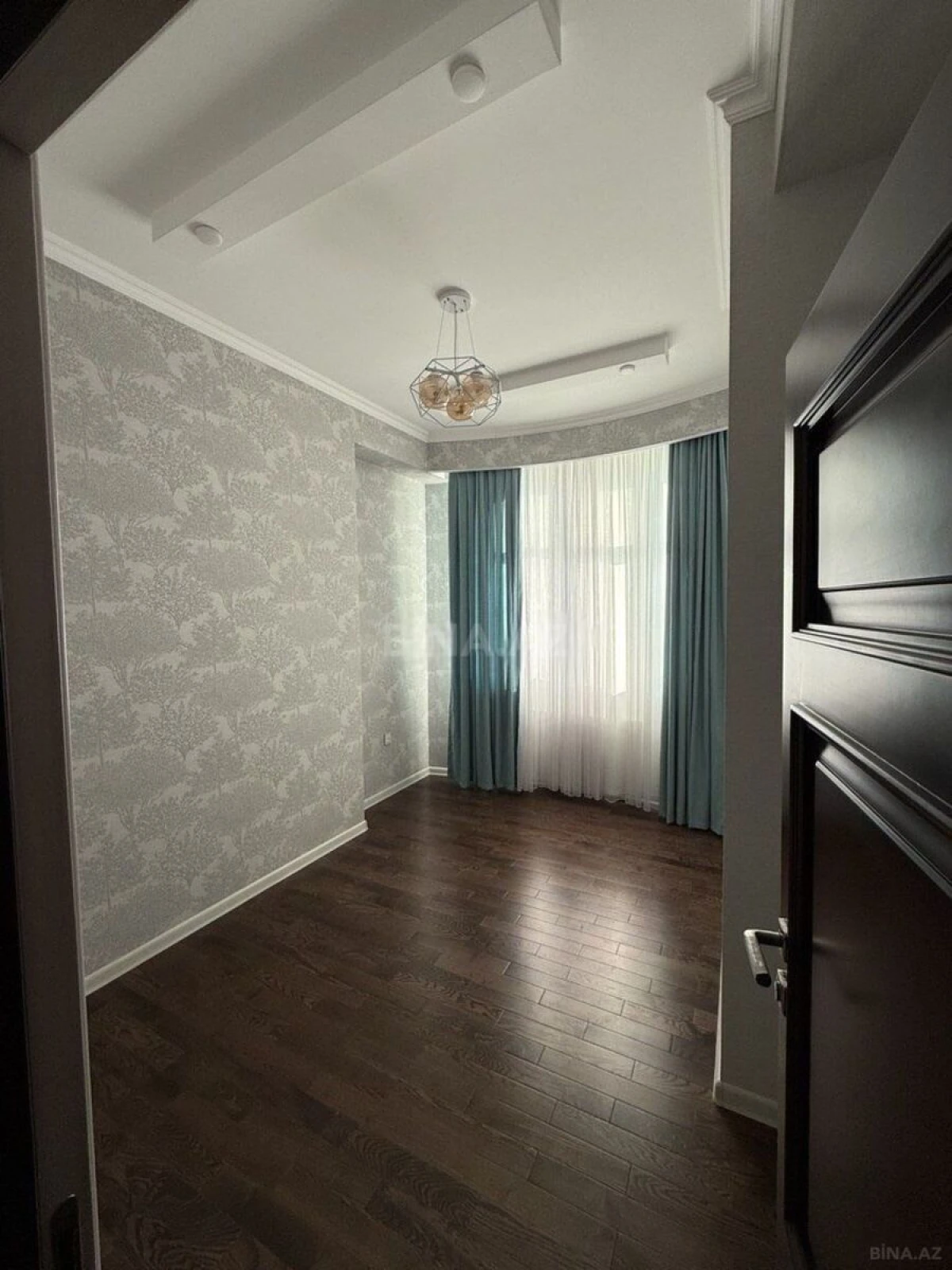 Satılır 3 otaqlı mənzil 117 m²