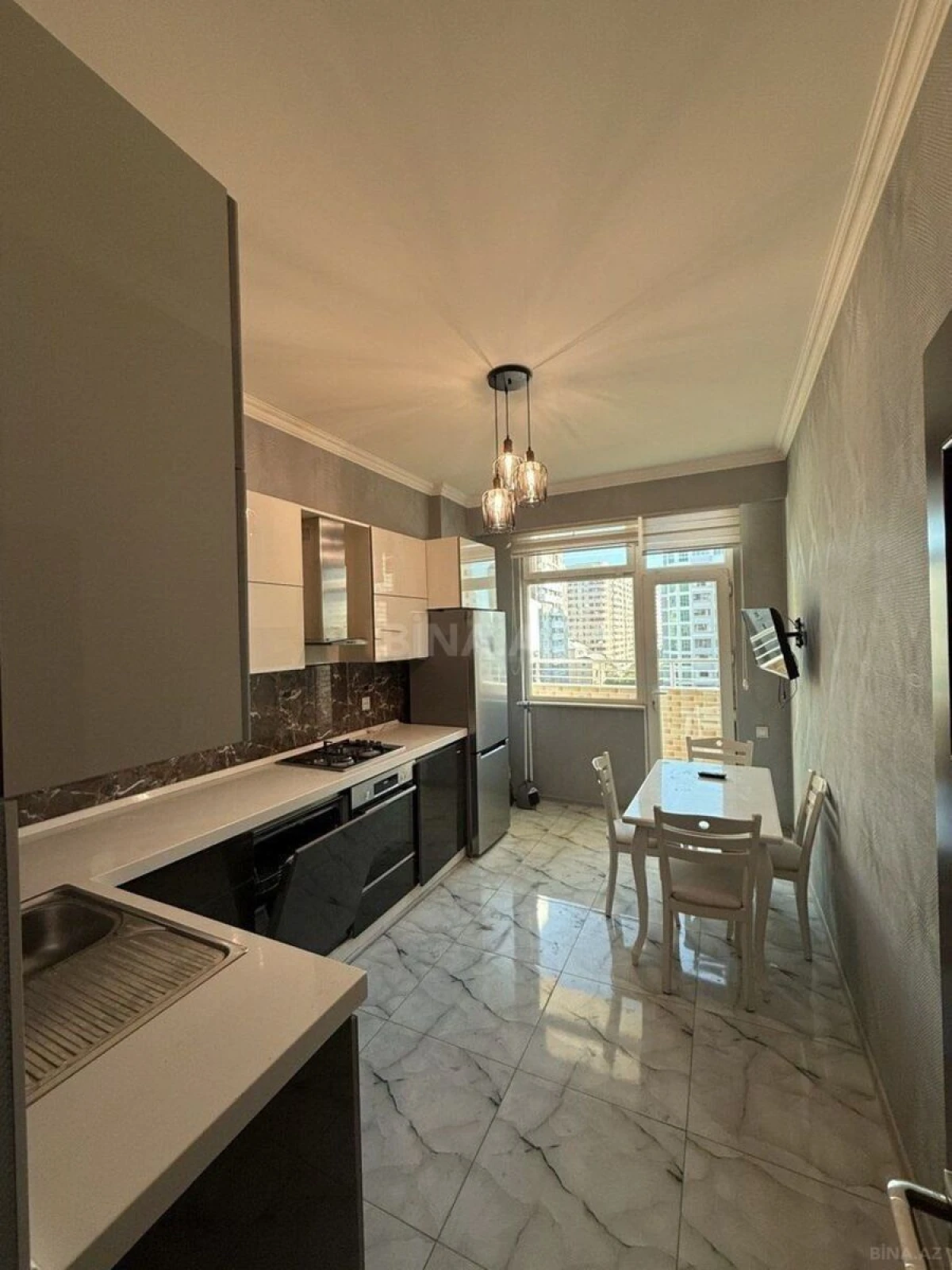 Satılır 3 otaqlı mənzil 117 m²