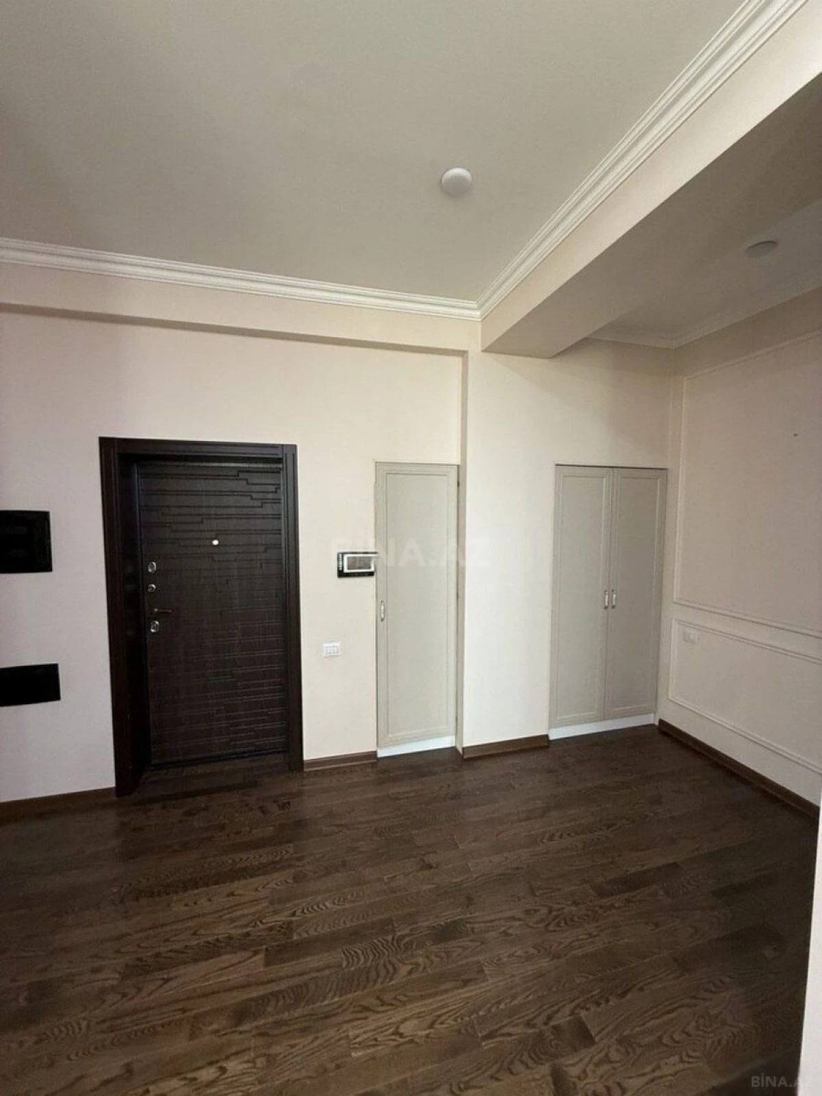 Satılır 3 otaqlı mənzil 117 m²