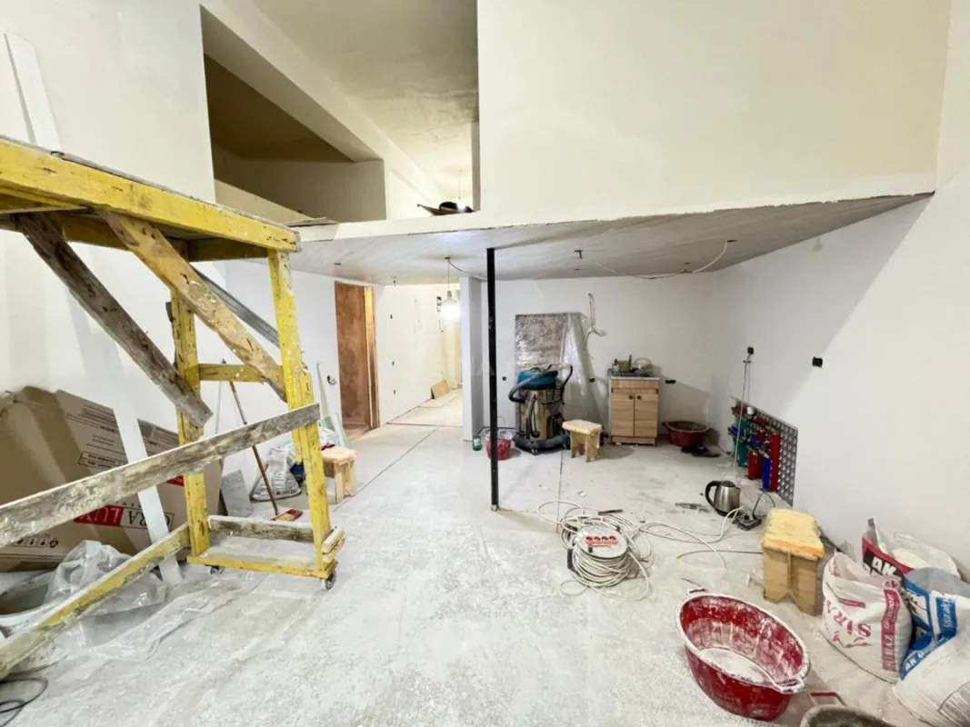 Satılır 1 otaqlı mənzil 72 m²