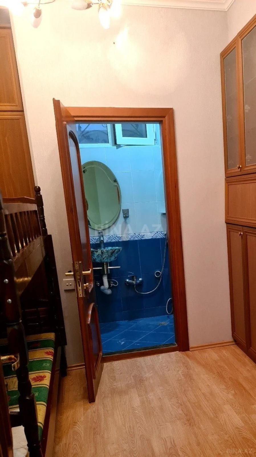 Satılır 4 otaqlı mənzil 147 m²