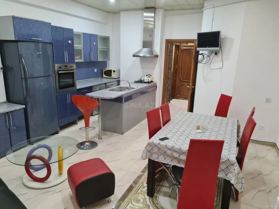 Satılır 4 otaqlı mənzil 147 m²