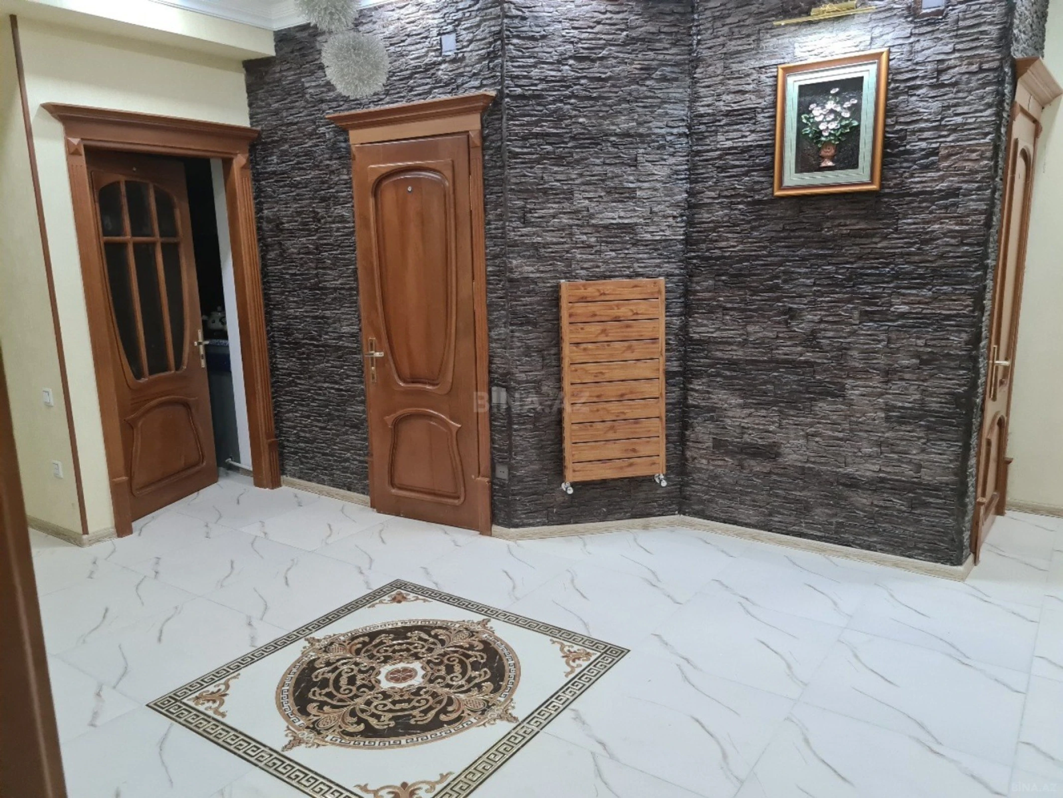 Satılır 4 otaqlı mənzil 147 m²