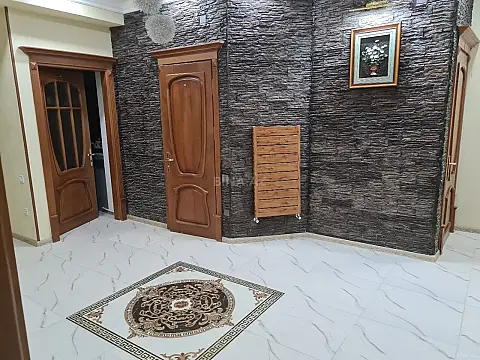 Satılır 4 otaqlı mənzil 147 m²