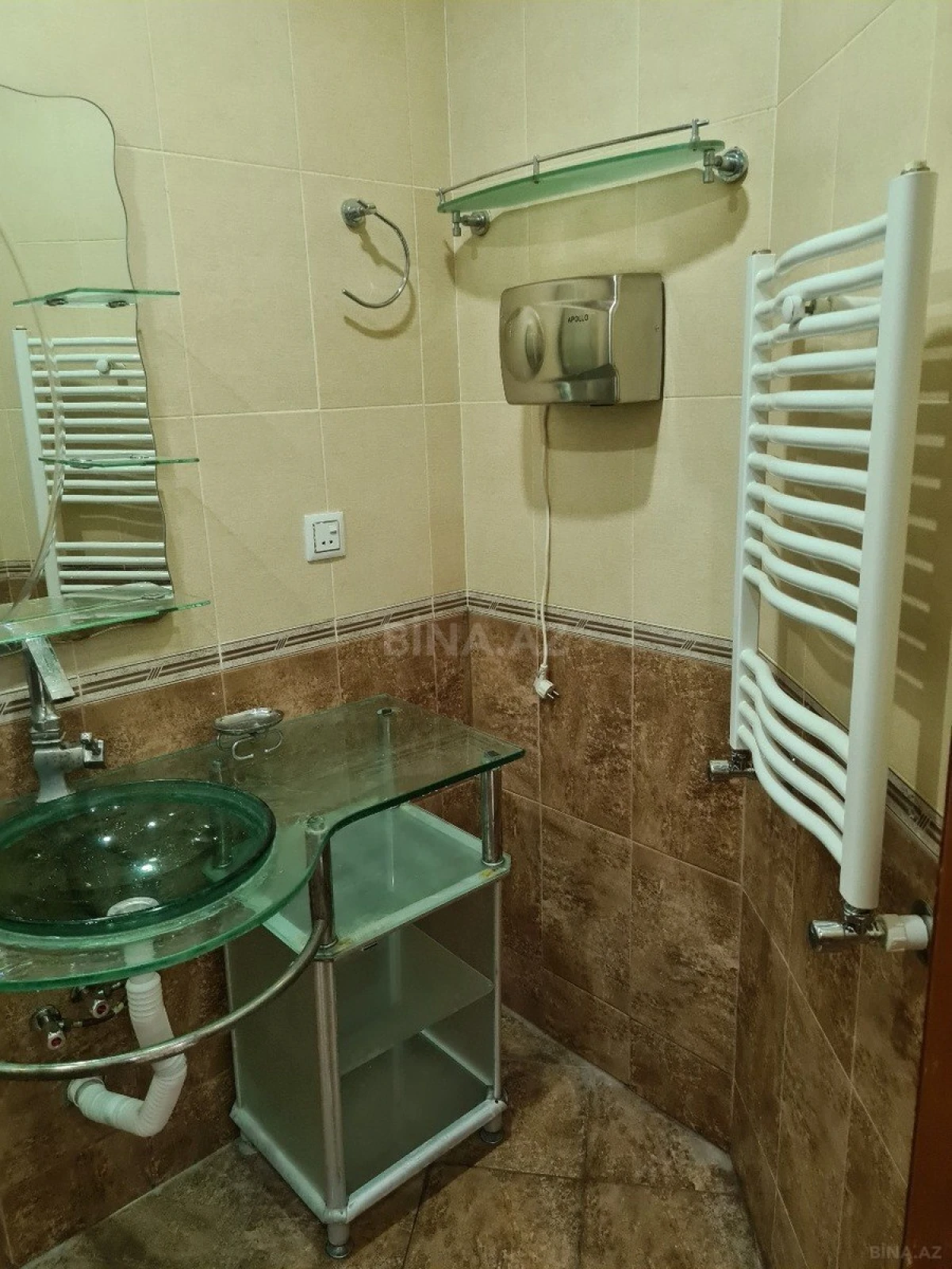 Satılır 4 otaqlı mənzil 147 m²