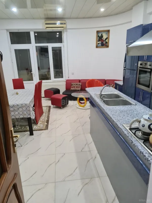 Satılır 4 otaqlı mənzil 147 m²