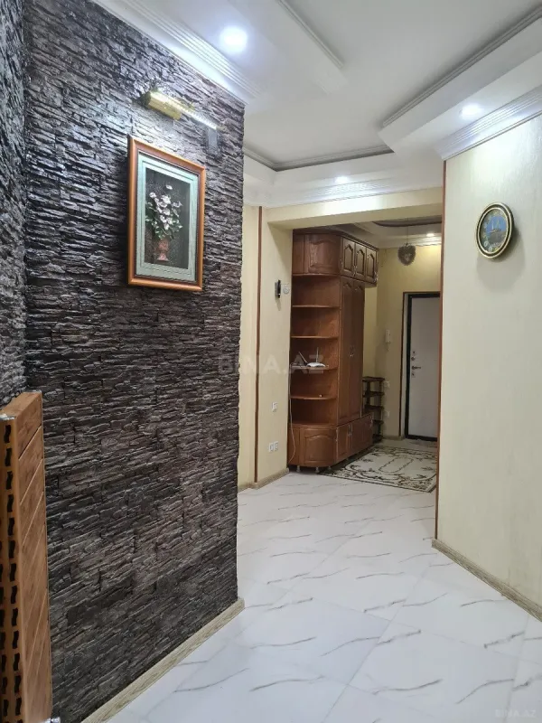 Satılır 4 otaqlı mənzil 147 m²
