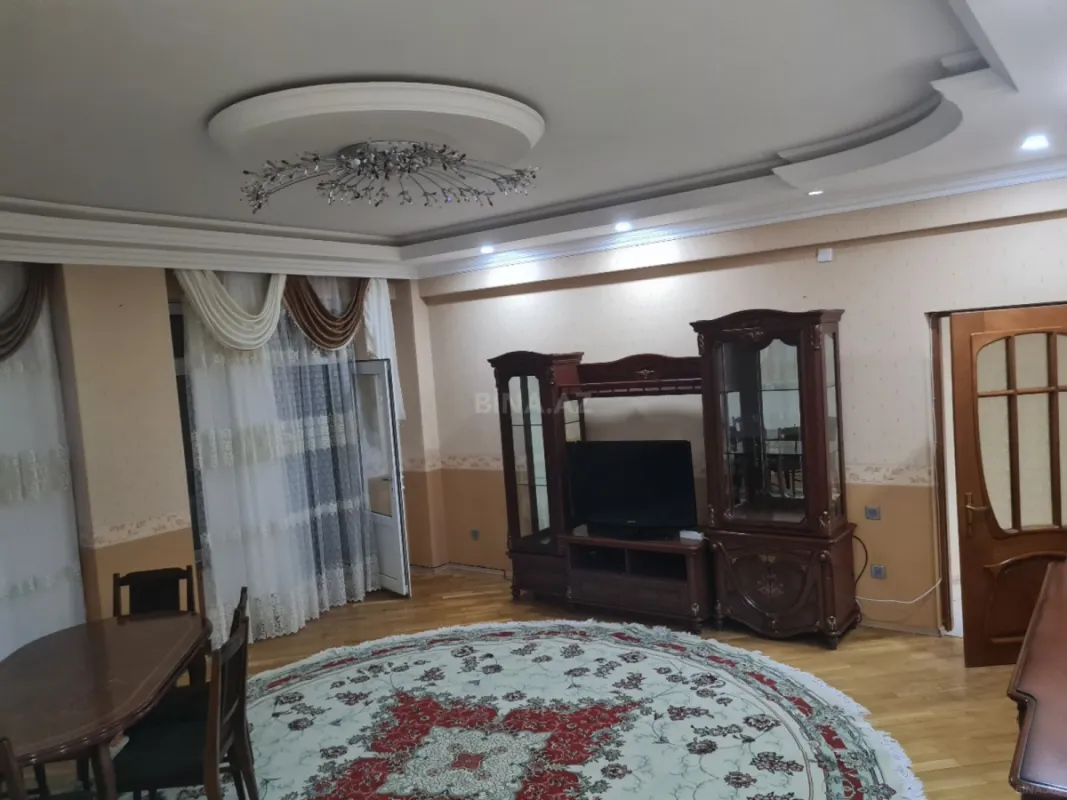 Satılır 4 otaqlı mənzil 147 m²