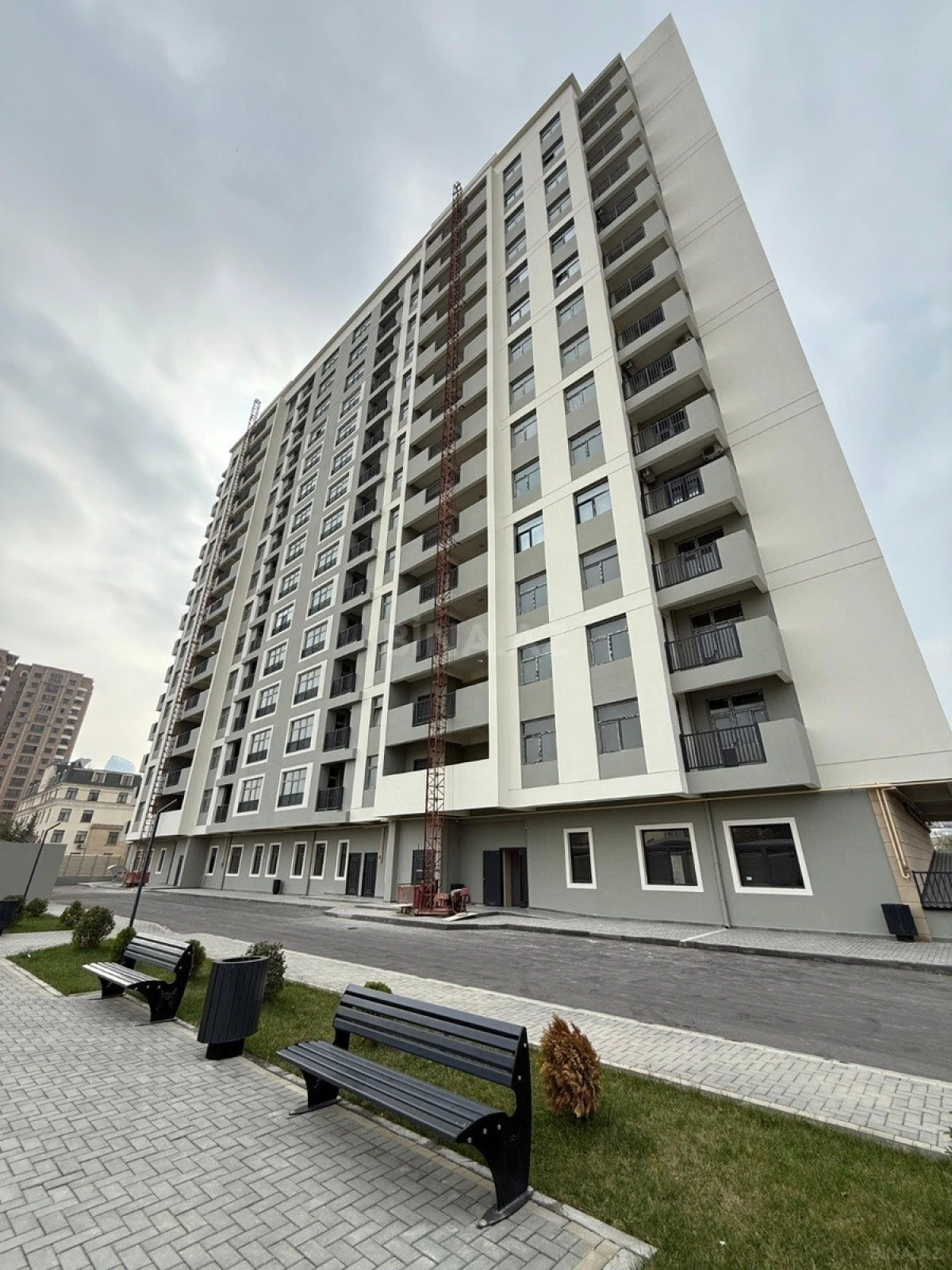 Satılır 3 otaqlı mənzil 117 m²