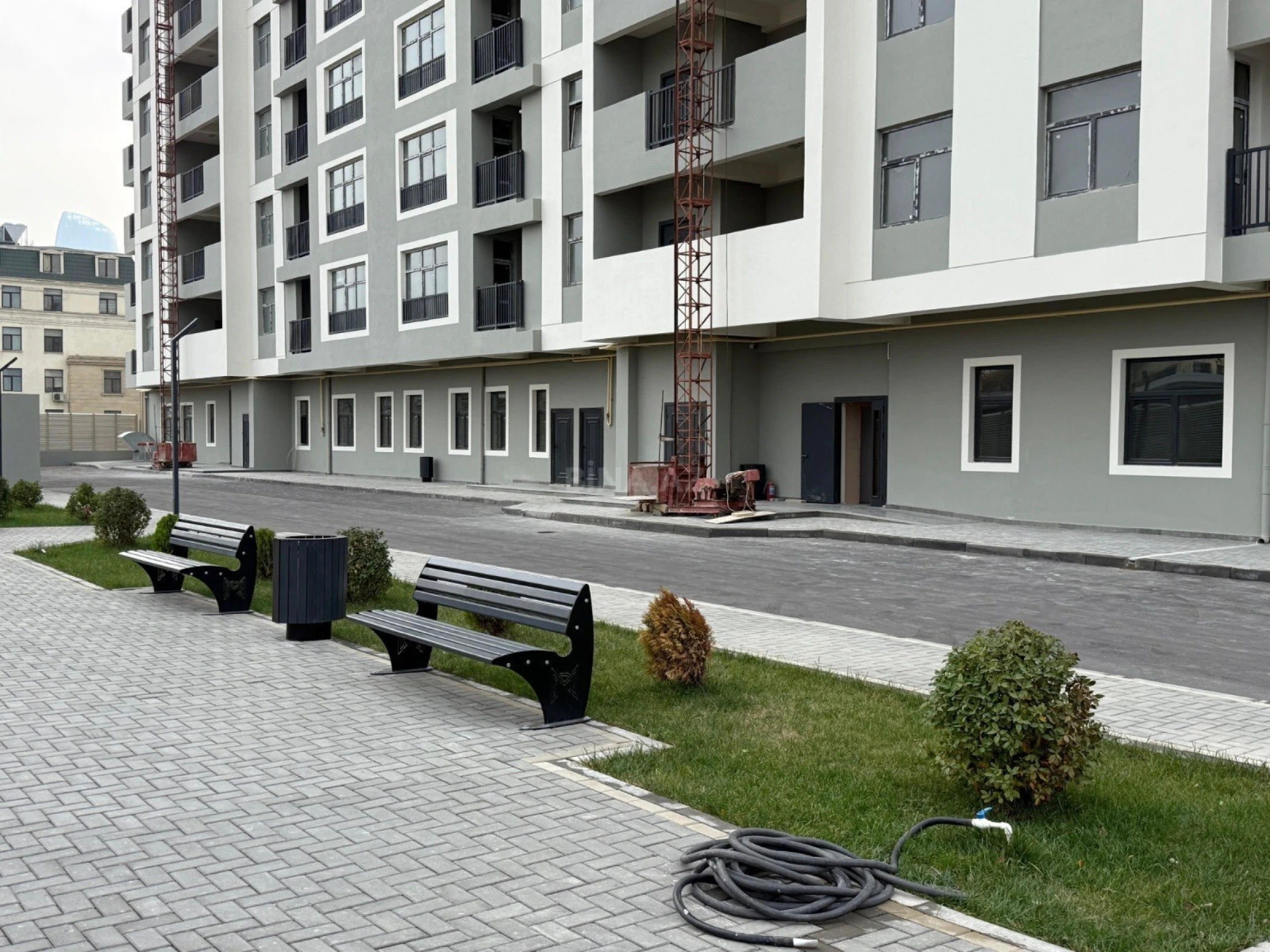 Satılır 3 otaqlı mənzil 117 m²
