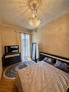 Satılır 2 otaqlı mənzil 65 m²