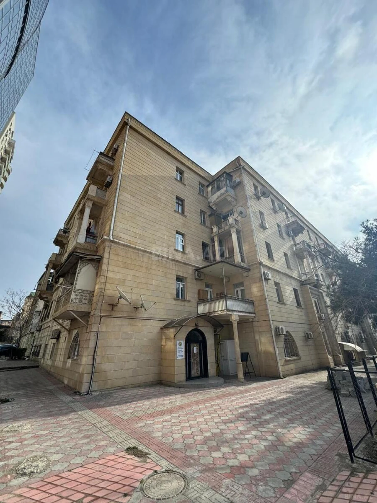 Satılır 2 otaqlı mənzil 65 m²