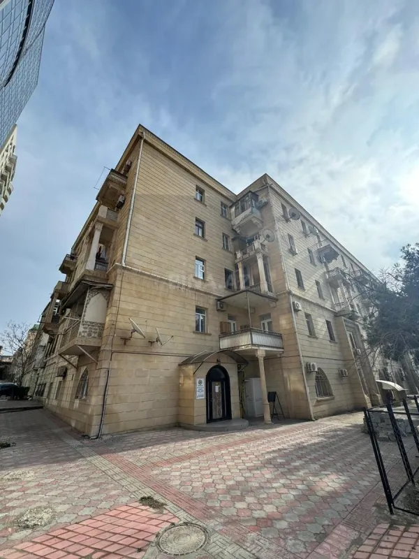 Satılır 2 otaqlı mənzil 65 m²