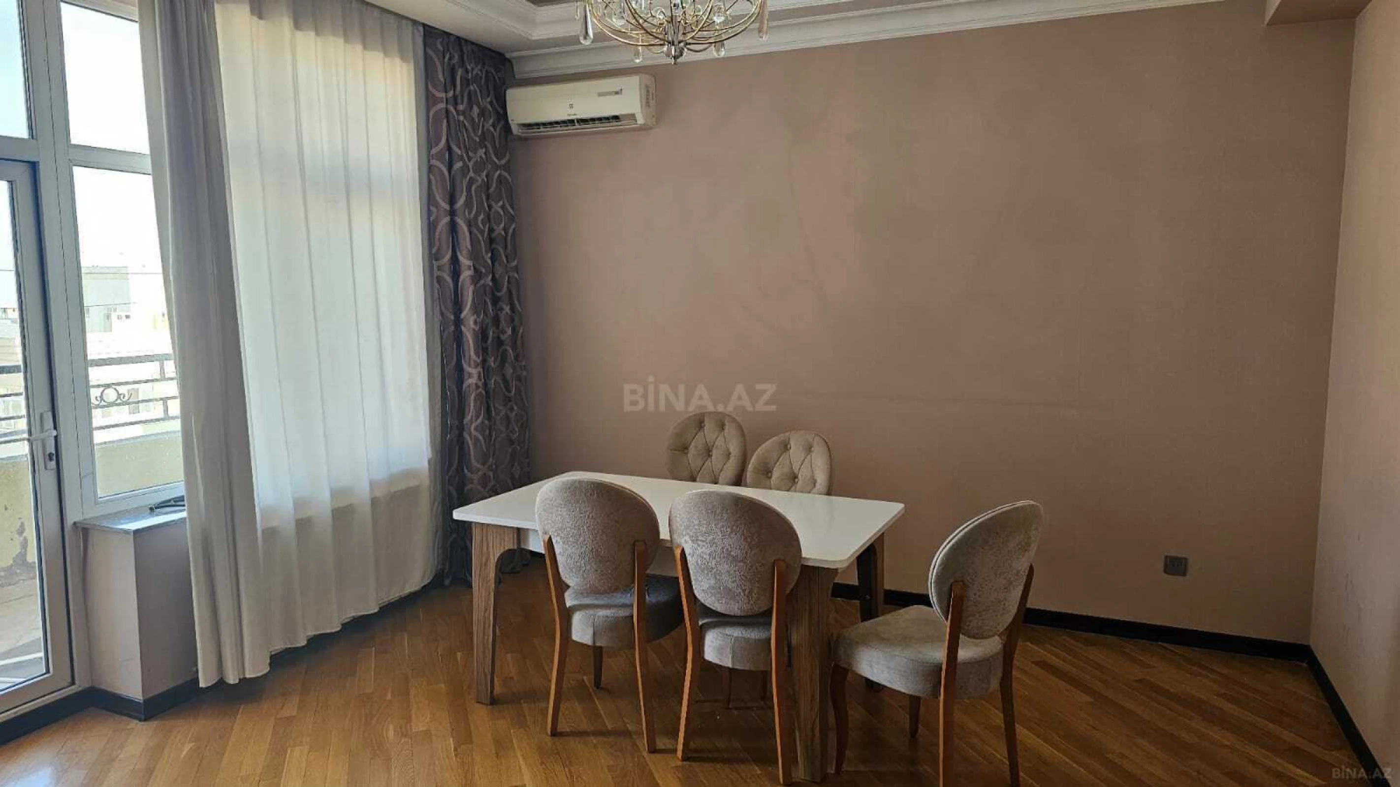 Kirayə verilir 3 otaqlı mənzil 165 m²