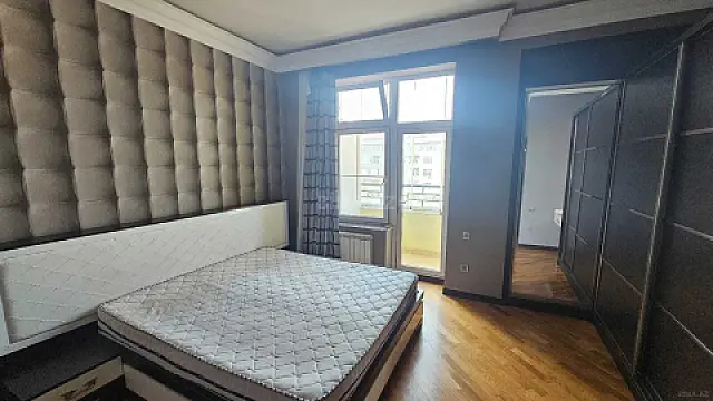 Kirayə verilir 3 otaqlı mənzil 165 m²