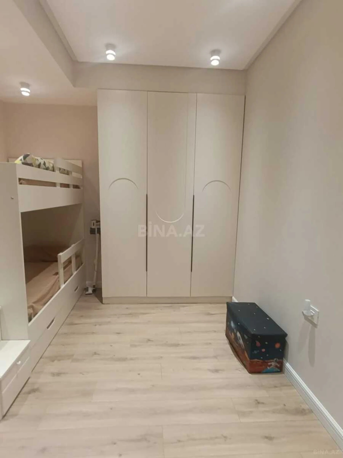 Satılır 3 otaqlı mənzil 112 m²