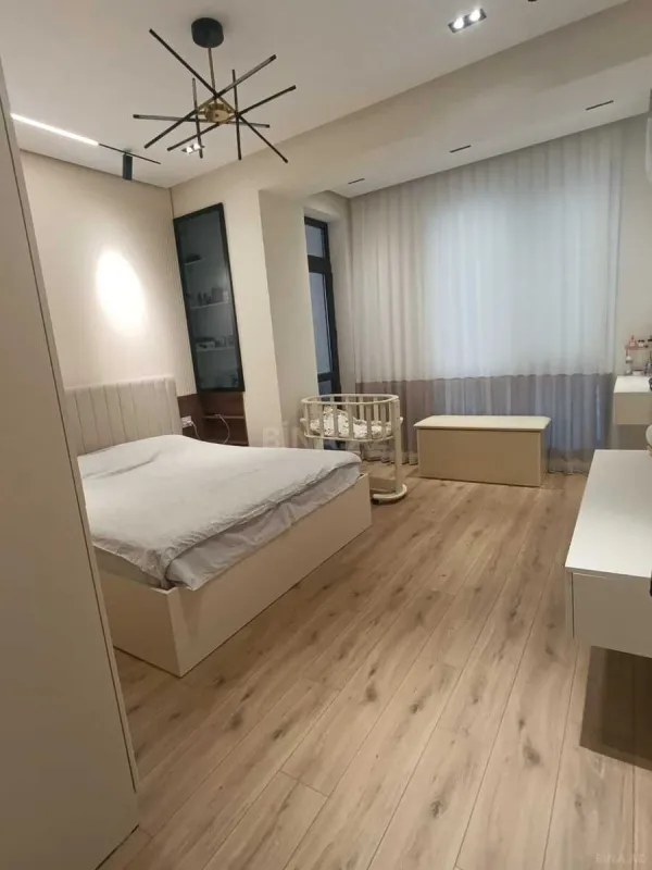 Satılır 3 otaqlı mənzil 112 m²