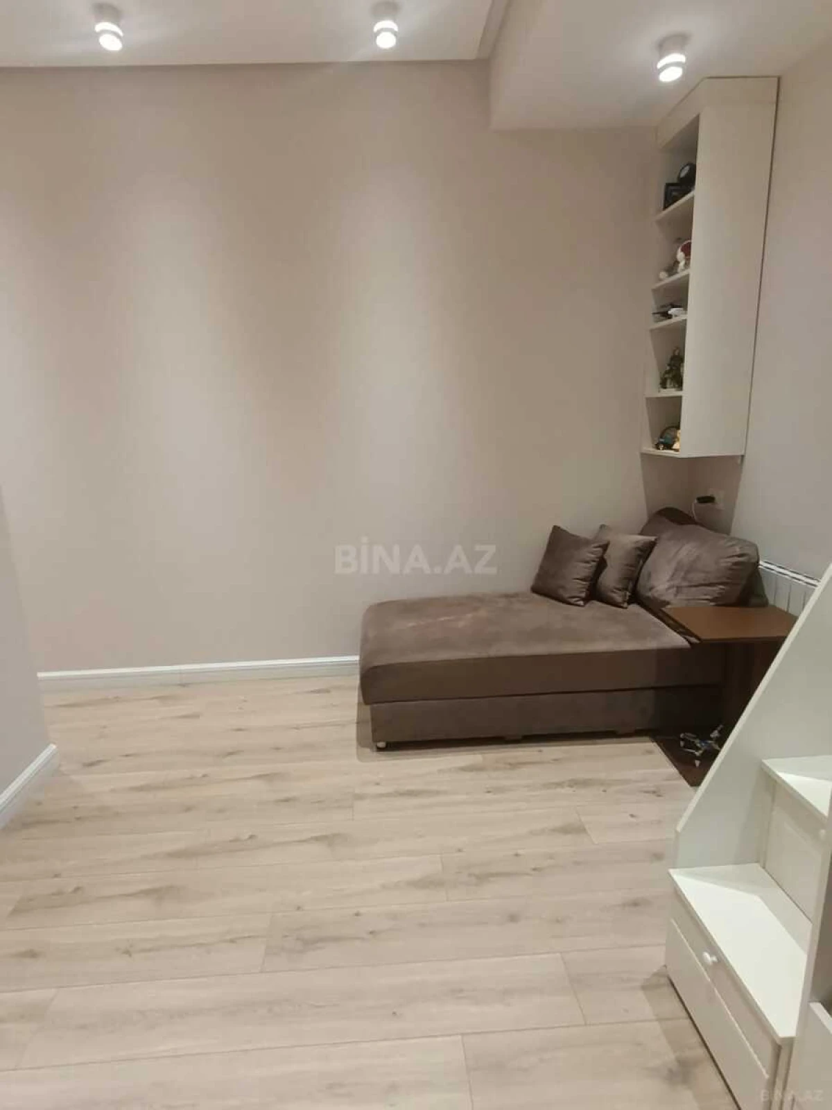 Satılır 3 otaqlı mənzil 112 m²