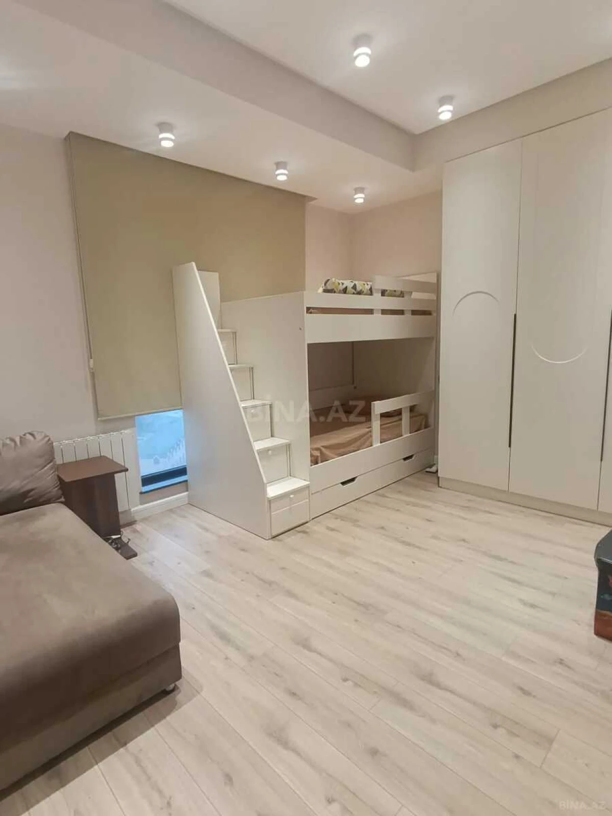 Satılır 3 otaqlı mənzil 112 m²