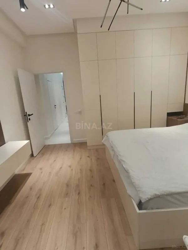Satılır 3 otaqlı mənzil 112 m²