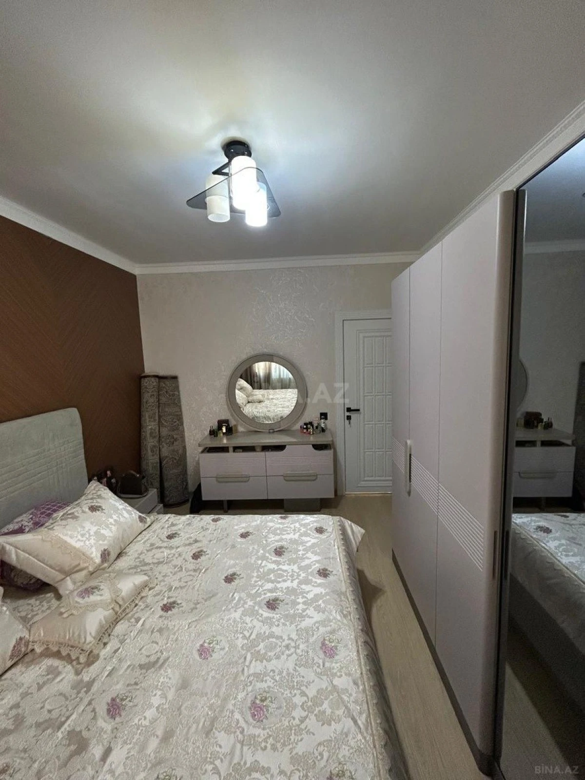 Satılır 4 otaqlı mənzil 110 m²